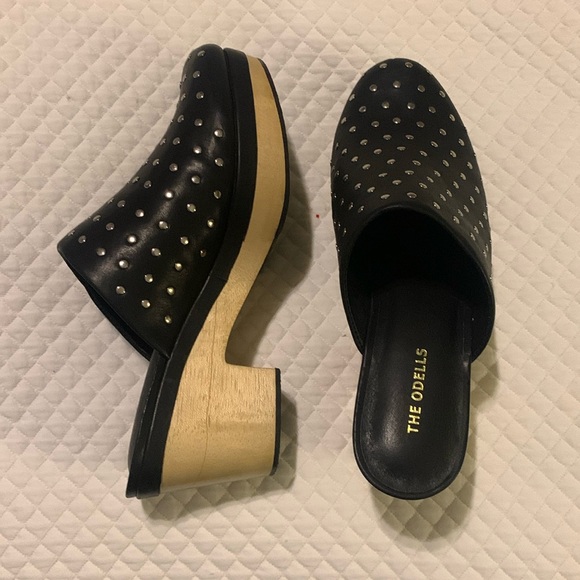 📌NWT📌The Odells Black leather silver studded clogs - Picture 1 of 4
